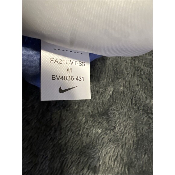 Medium Nike Yoga Mens Dri FIT Training Tank Top BV4036 431 Lapis/Aluminium/Black - Picture 2 of 7